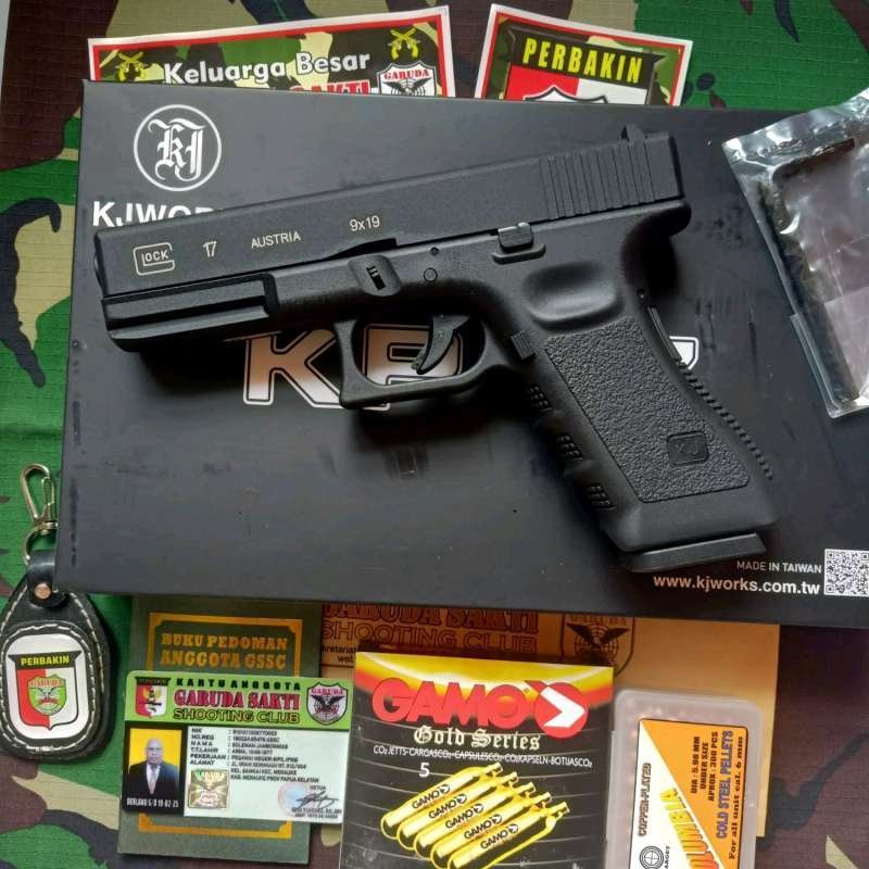 KWC GLOCK 17 BLOWBACK FREE GAS 5 BOTOL DAN BB 300 BUTIR - Gambar 5