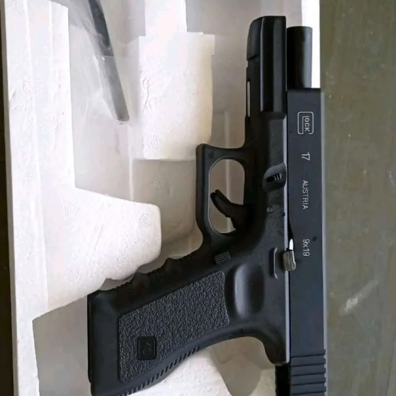 KWC GLOCK 17 BLOWBACK FREE GAS 5 BOTOL DAN BB 300 BUTIR - Gambar 4