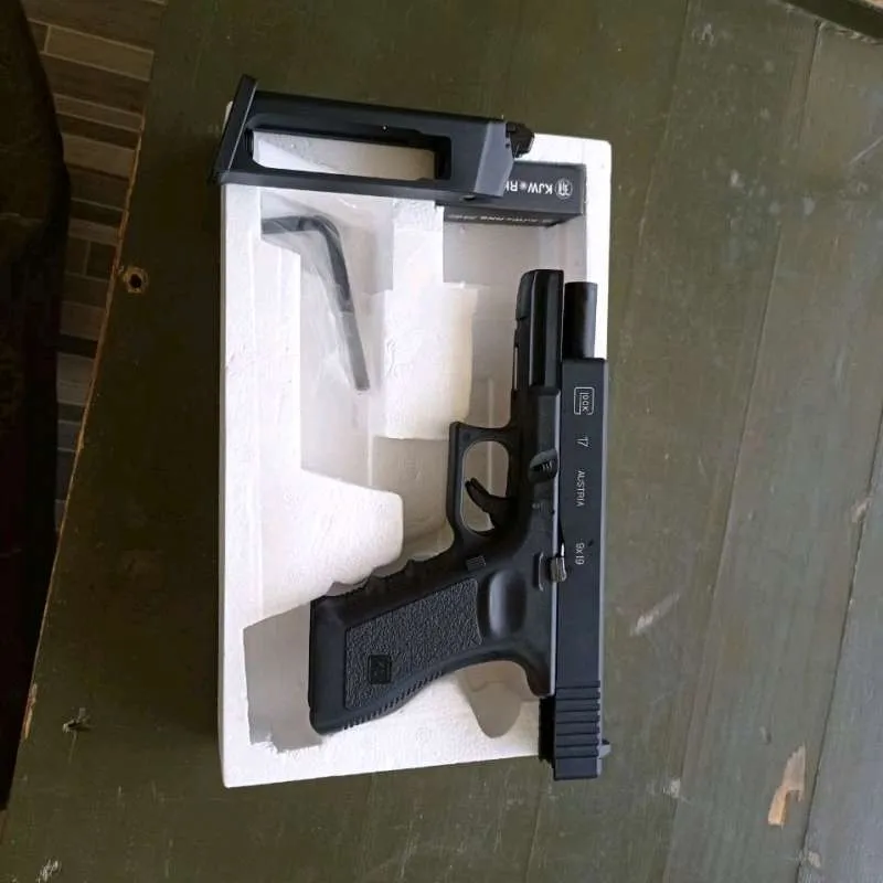 KWC GLOCK 17 BLOWBACK FREE GAS 5 BOTOL DAN BB 300 BUTIR - Gambar 2